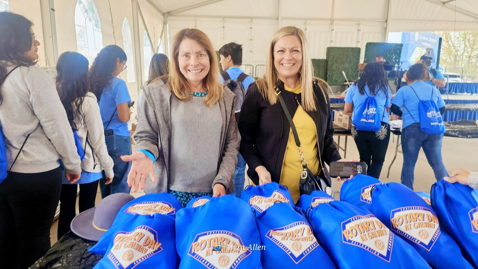 Volunteers hand out Rotary Day at Galway welcome bags