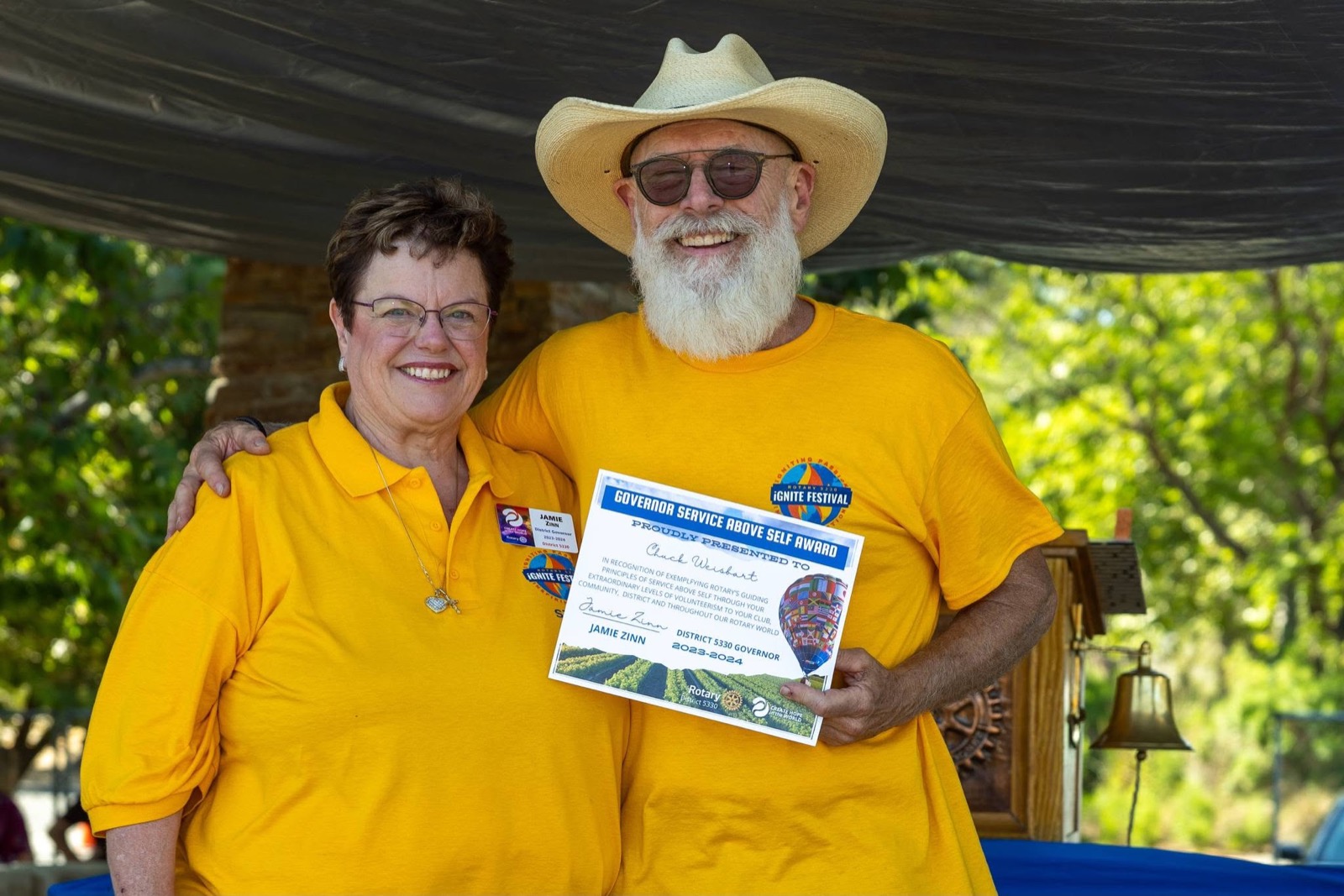 DG Jamie Zinn presents the Governor Service Above Self Award to Chuck Weisbart